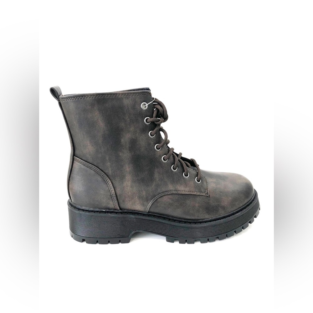 No boundaries Women’s Combat Boots Lace Up Vegan Brown Size 11 ($) 4740